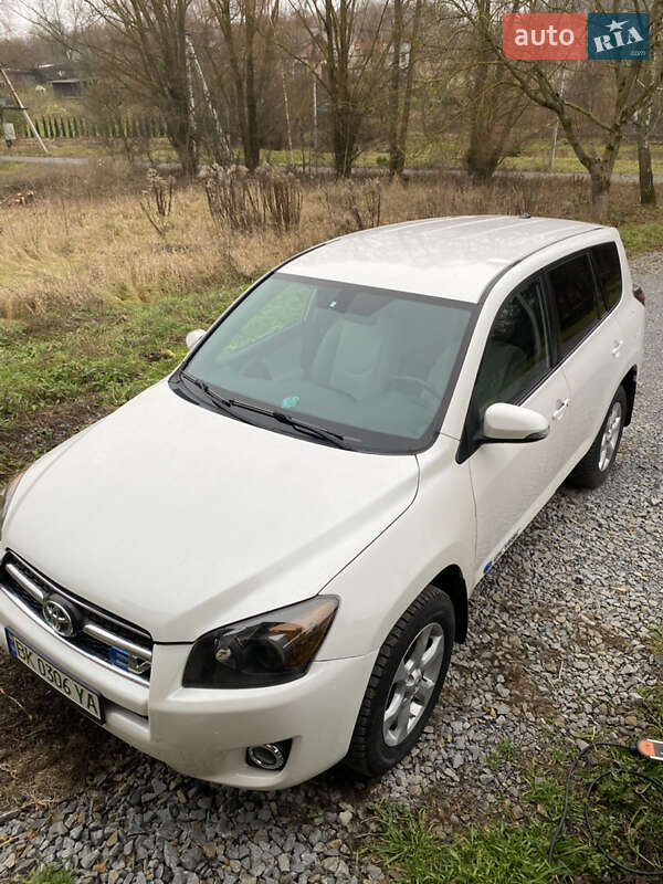 Toyota RAV4 EV 2013