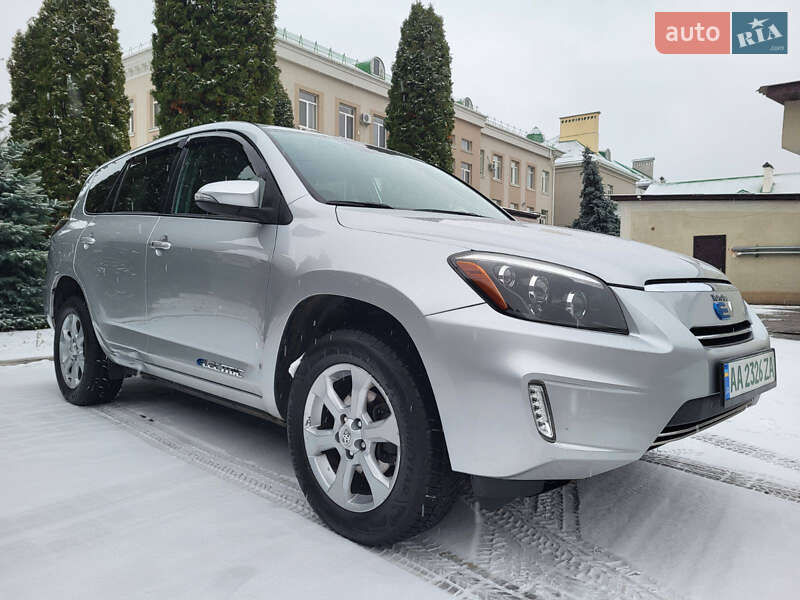 Позашляховик / Кросовер Toyota RAV4 EV 2014 в Черкасах фото 9 Позашляховик / Кросовер Toyota RAV4 EV 2014 в Черкасах