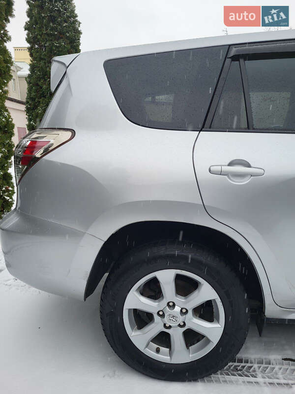 Позашляховик / Кросовер Toyota RAV4 EV 2014 в Черкасах фото 17 Позашляховик / Кросовер Toyota RAV4 EV 2014 в Черкасах