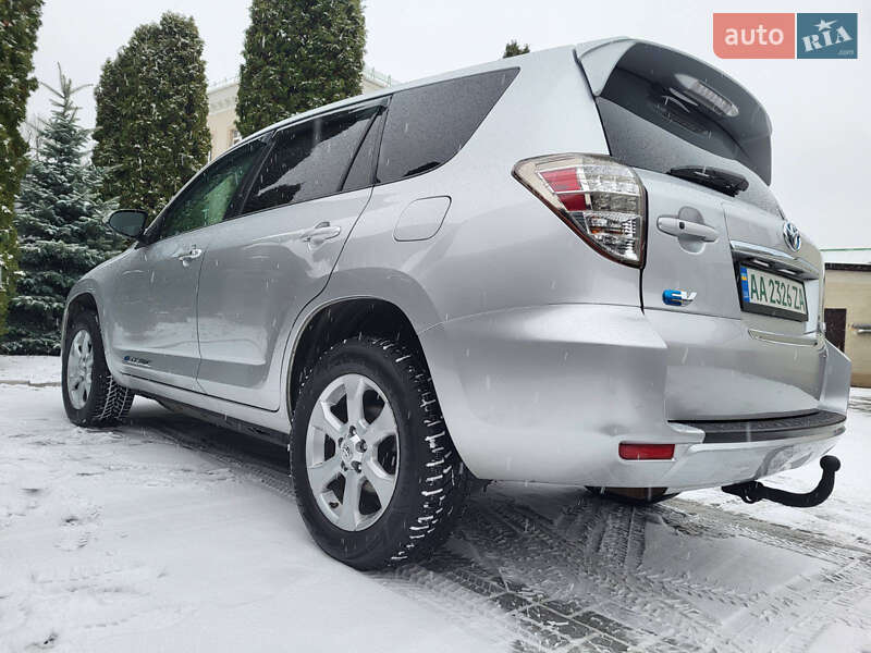 Позашляховик / Кросовер Toyota RAV4 EV 2014 в Черкасах фото 31 Позашляховик / Кросовер Toyota RAV4 EV 2014 в Черкасах
