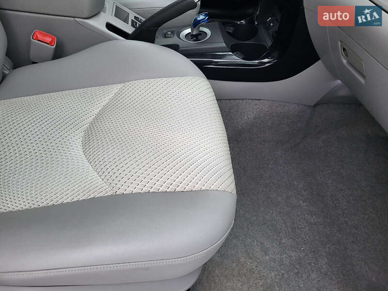 Позашляховик / Кросовер Toyota RAV4 EV 2014 в Черкасах фото 41 Позашляховик / Кросовер Toyota RAV4 EV 2014 в Черкасах