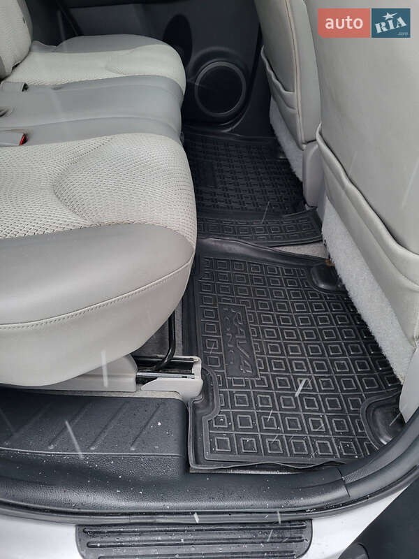 Позашляховик / Кросовер Toyota RAV4 EV 2014 в Черкасах фото 47 Позашляховик / Кросовер Toyota RAV4 EV 2014 в Черкасах