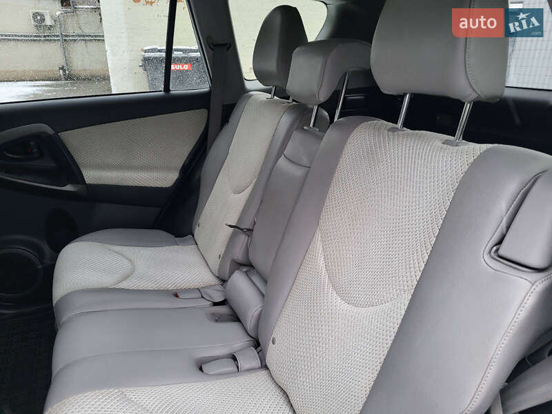 Позашляховик / Кросовер Toyota RAV4 EV 2014 в Черкасах фото 54 Позашляховик / Кросовер Toyota RAV4 EV 2014 в Черкасах