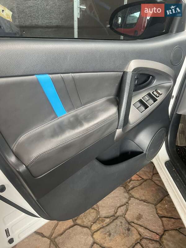 Внедорожник / Кроссовер Toyota RAV4 EV 2013 в Белой Церкви