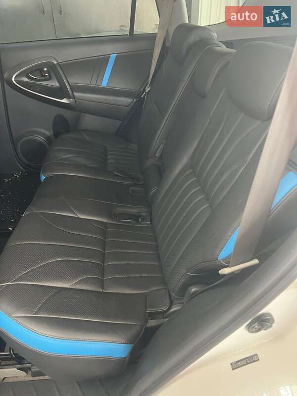 Внедорожник / Кроссовер Toyota RAV4 EV 2013 в Белой Церкви