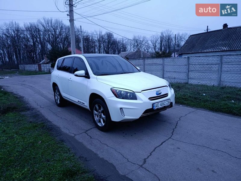 Toyota RAV4 EV 2014