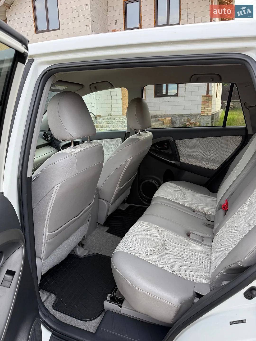 2014 Toyota RAV 4 - мініатюра 6