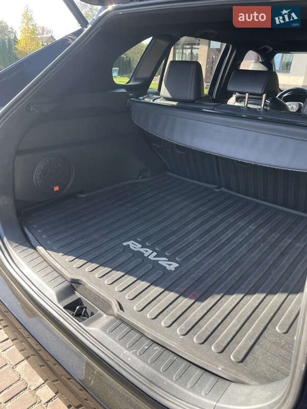Внедорожник / Кроссовер Toyota RAV4 PHEV 2022 в Киеве