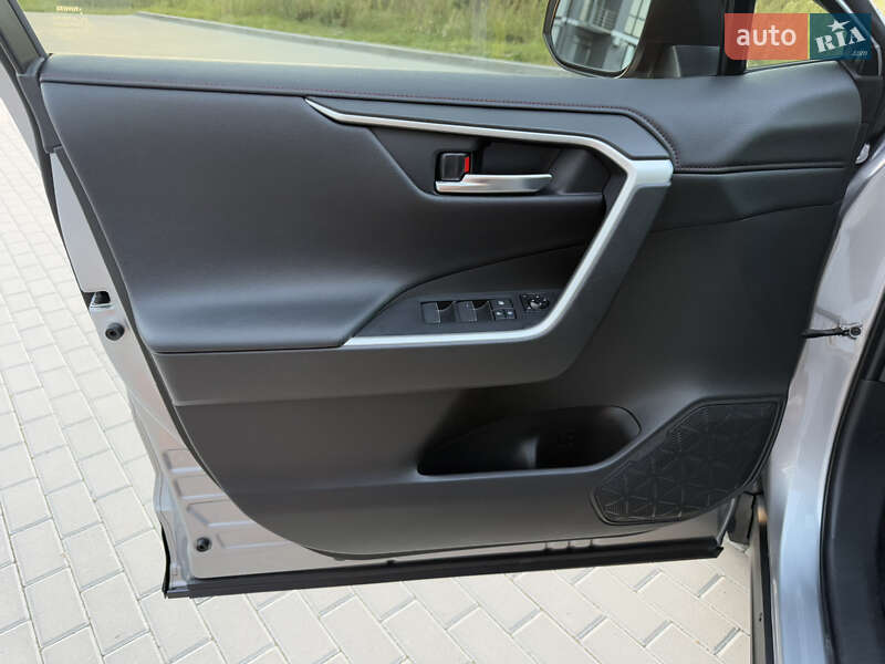 Внедорожник / Кроссовер Toyota RAV4 PHEV 2020 в Ровно