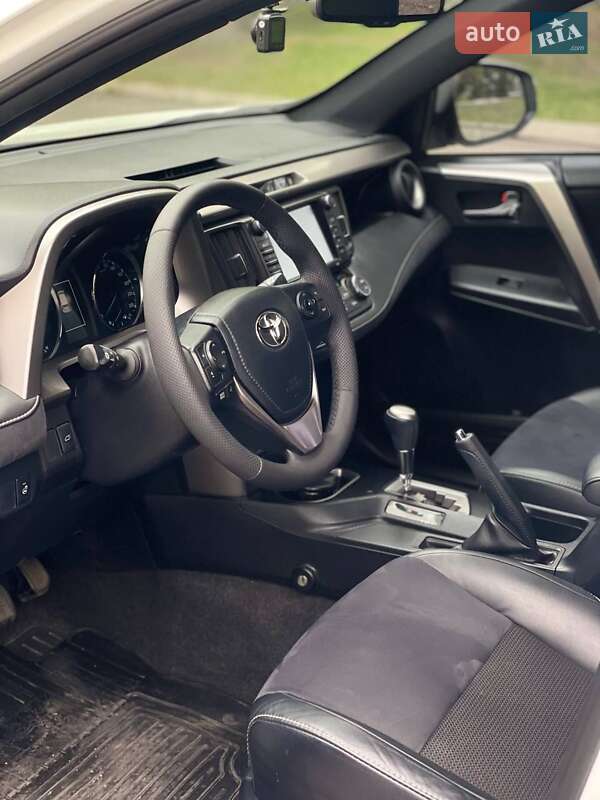 Позашляховик / Кросовер Toyota RAV4 PHEV 2016 в Києві фото 24 Позашляховик / Кросовер Toyota RAV4 PHEV 2016 в Києві