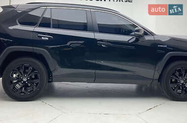 Внедорожник / Кроссовер Toyota RAV4 PHEV 2024 в 