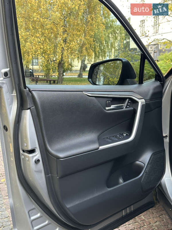 Позашляховик / Кросовер Toyota RAV4 PHEV 2023 в Києві фото 28 Позашляховик / Кросовер Toyota RAV4 PHEV 2023 в Києві