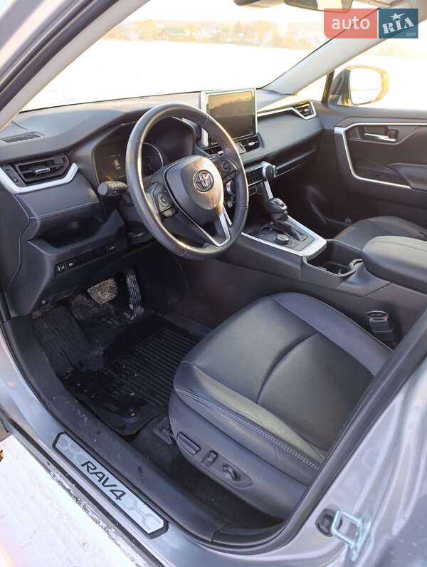 Внедорожник / Кроссовер Toyota RAV4 PHEV 2024 в Тернополе