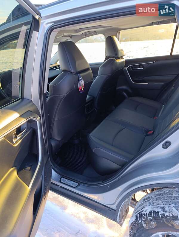 Внедорожник / Кроссовер Toyota RAV4 PHEV 2024 в Тернополе