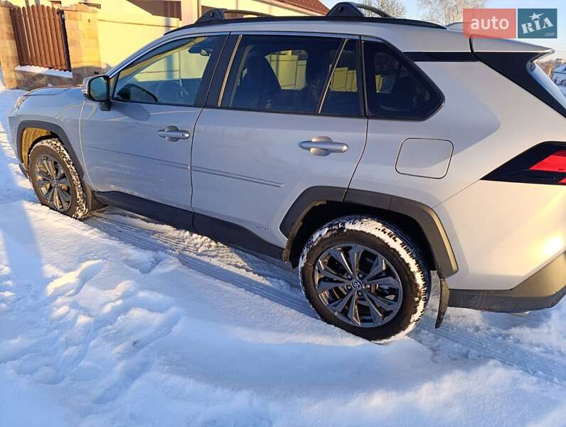 Внедорожник / Кроссовер Toyota RAV4 PHEV 2024 в Тернополе
