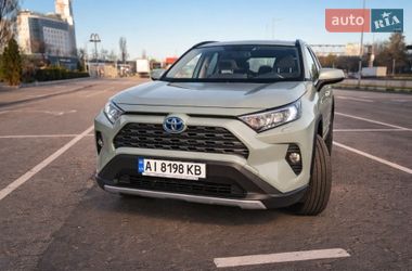Позашляховик / Кросовер Toyota RAV4 PHEV 2018 в Києві