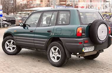 Позашляховик / Кросовер Toyota RAV4 1998 в Одесі