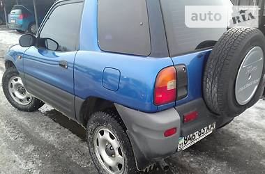 Внедорожник / Кроссовер Toyota RAV4 1998 в Харькове