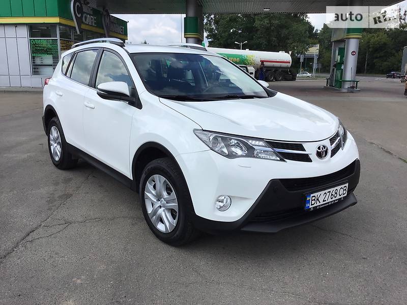 Внедорожник / Кроссовер Toyota RAV4 2015 в Ровно