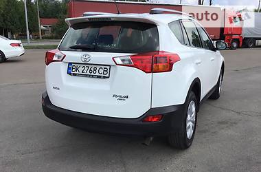 Внедорожник / Кроссовер Toyota RAV4 2015 в Ровно