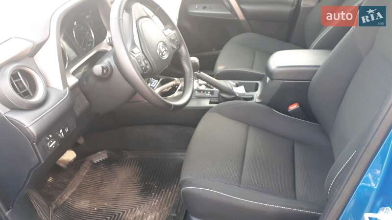 Позашляховик / Кросовер Toyota RAV4 2016 в Кривому Розі