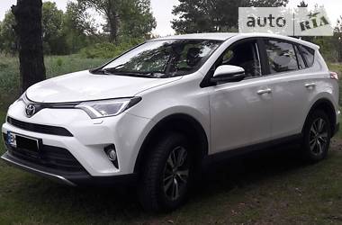 Внедорожник / Кроссовер Toyota RAV4 2017 в Сумах
