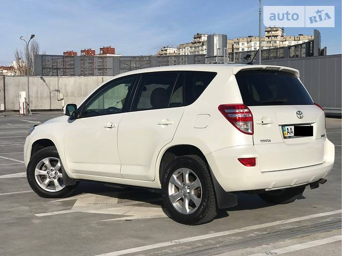 Внедорожник / Кроссовер Toyota RAV4 2013 в Киеве