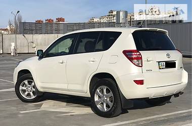 Внедорожник / Кроссовер Toyota RAV4 2013 в Киеве