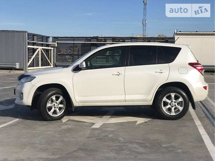 Внедорожник / Кроссовер Toyota RAV4 2013 в Киеве