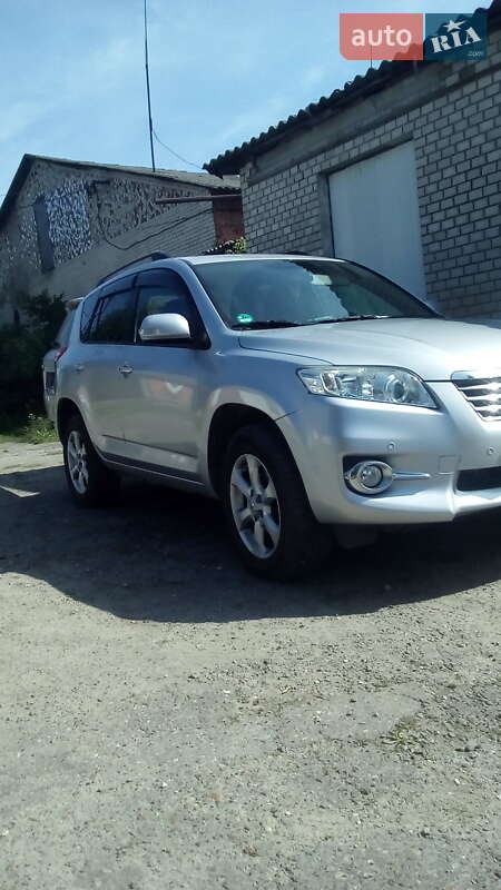 Позашляховик / Кросовер Toyota RAV4 2010 в Ізяславі