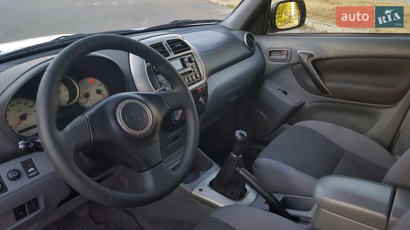 Внедорожник / Кроссовер Toyota RAV4 2001 в Киеве