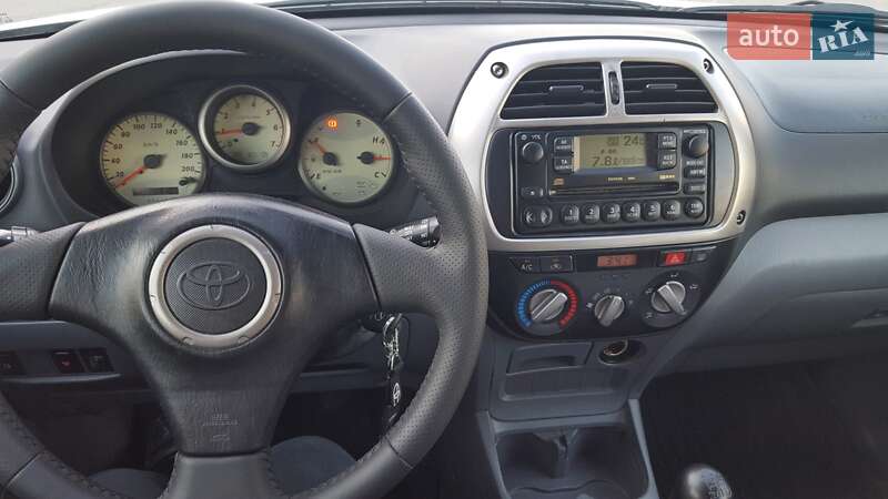 Внедорожник / Кроссовер Toyota RAV4 2001 в Киеве