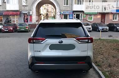 Позашляховик / Кросовер Toyota RAV4 2019 в Тернополі