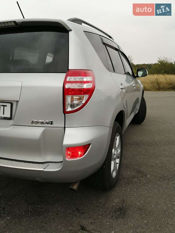 Позашляховик / Кросовер Toyota RAV4 2010 в Ізяславі