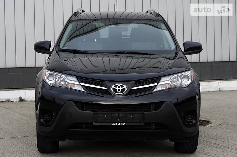 Позашляховик / Кросовер Toyota RAV4 2014 в 