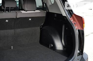 Позашляховик / Кросовер Toyota RAV4 2014 в 