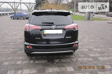 Позашляховик / Кросовер Toyota RAV4 2017 в 