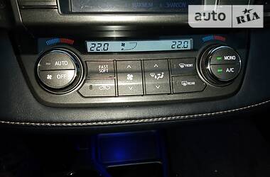 Внедорожник / Кроссовер Toyota RAV4 2013 в 