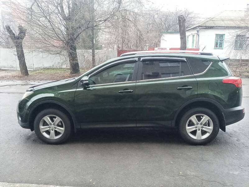 Внедорожник / Кроссовер Toyota RAV4 2013 в 