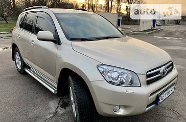 Позашляховик / Кросовер Toyota RAV4 2008 в 