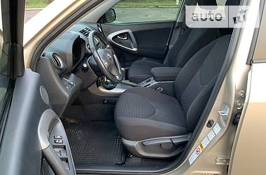 Позашляховик / Кросовер Toyota RAV4 2008 в 
