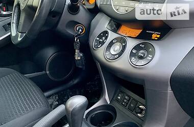 Позашляховик / Кросовер Toyota RAV4 2008 в 