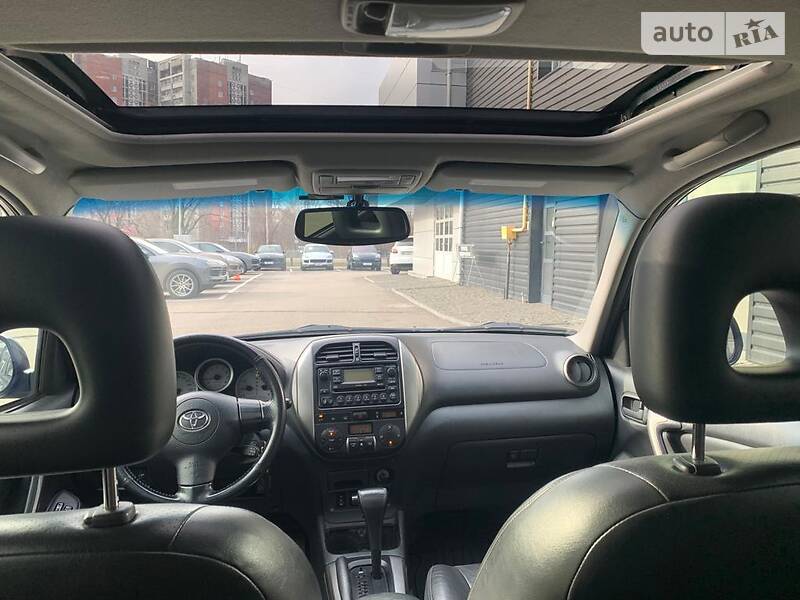 Позашляховик / Кросовер Toyota RAV4 2005 в Дніпрі