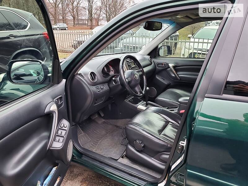 Позашляховик / Кросовер Toyota RAV4 2005 в Дніпрі