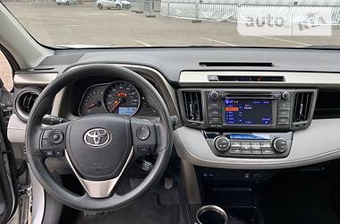Позашляховик / Кросовер Toyota RAV4 2015 в 
