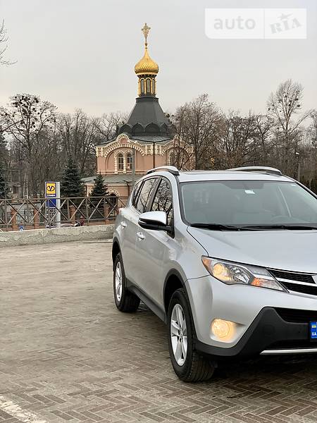 Позашляховик / Кросовер Toyota RAV4 2015 в Харкові
