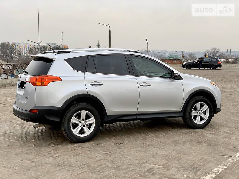 Позашляховик / Кросовер Toyota RAV4 2015 в Харкові