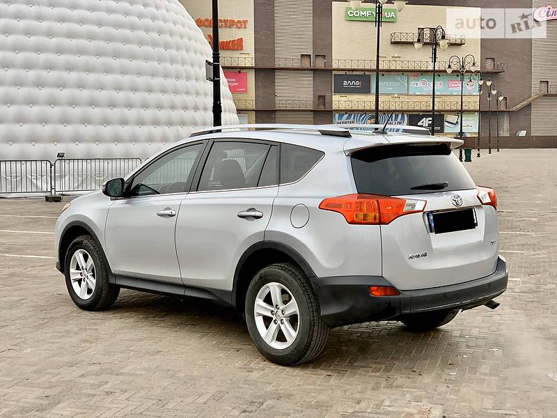 Позашляховик / Кросовер Toyota RAV4 2015 в Харкові