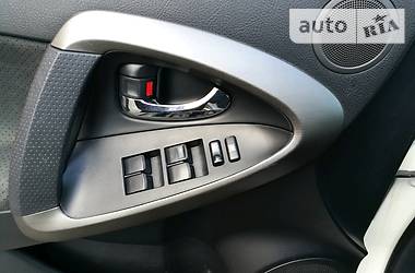 Позашляховик / Кросовер Toyota RAV4 2010 в 