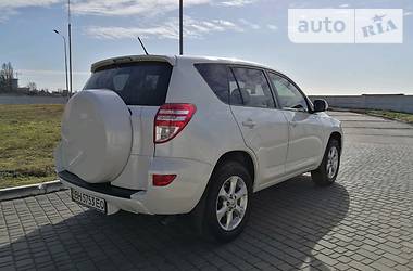 Позашляховик / Кросовер Toyota RAV4 2010 в 